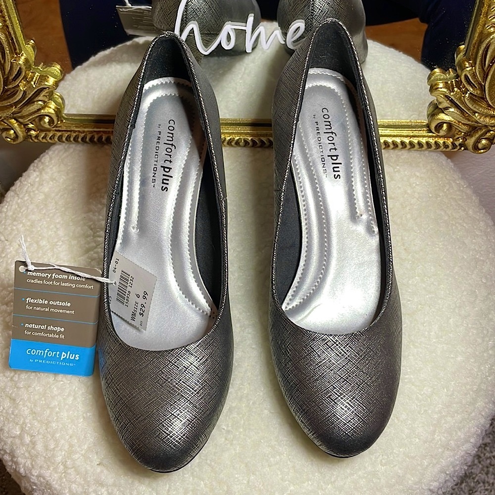Comfort Plus Heels in Grey/Black Textured Print - NWT
